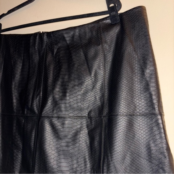 Ava & Viv Women's A-Line Faux Leather Snake-Skin Skirt Size 2X - Picture 4 of 9